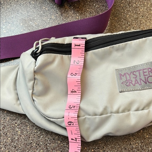 Black Belt Bag with Adjustable Strap and Zipper Closure - Picture 6 of 6